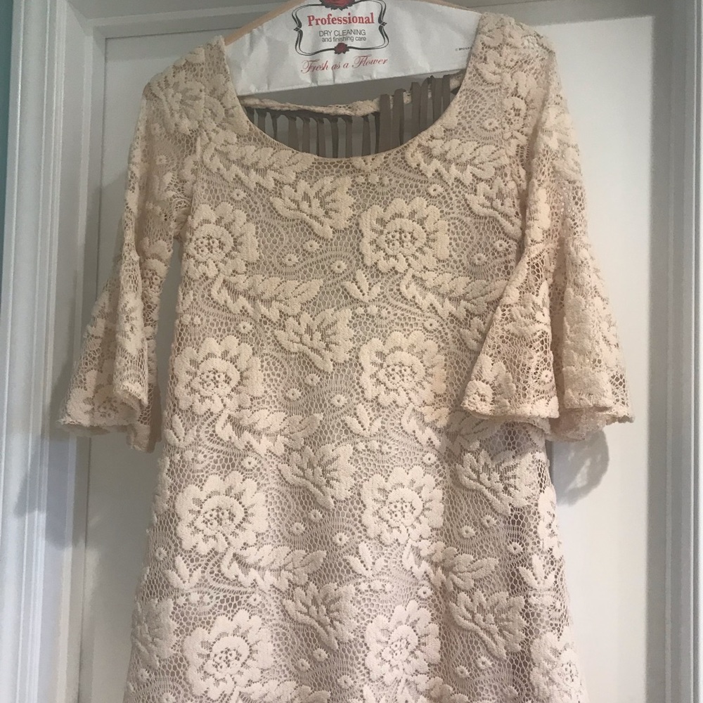 Lacy beige dress size small. Worn 1 time.